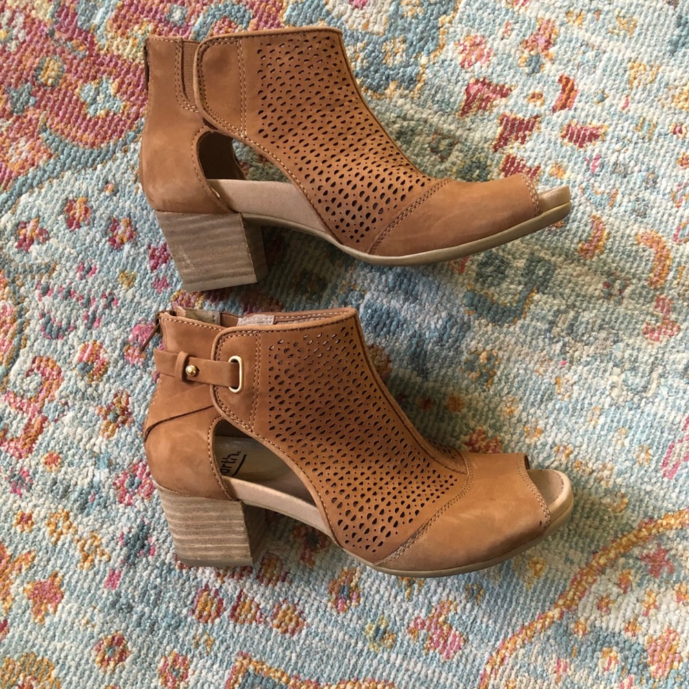 Earth shoes- ivy sahara size 6.5